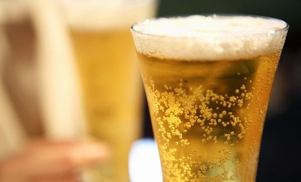 むくみはなぜ起きる？原因と予防法